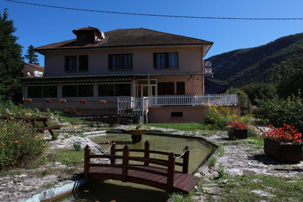 Auberge De Thoire Thoirette Exterior foto